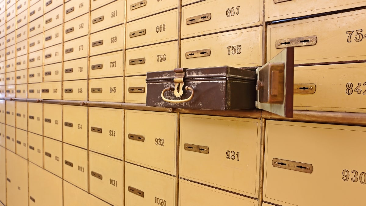 Is It Safe to Put Money in a Safe Deposit Box 2022