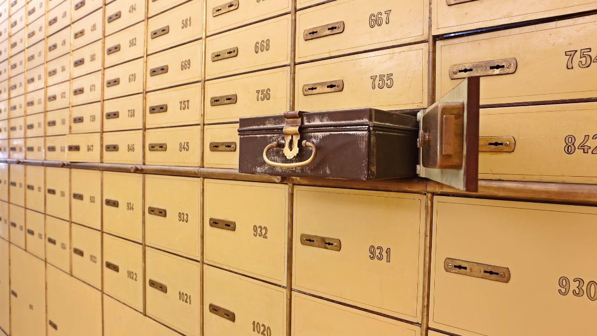 Is It Safe to Put Money in a Safe Deposit Box